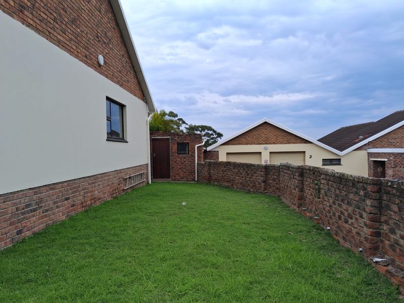 Hidden Gem: Tranquil 3-Bedroom Townhouse with Secure, Secluded Living in Beacon Bay - Photo 7