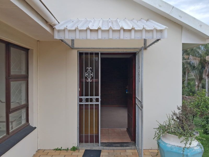 Hidden Gem: Tranquil 3-Bedroom Townhouse with Secure, Secluded Living in Beacon Bay - Photo 8