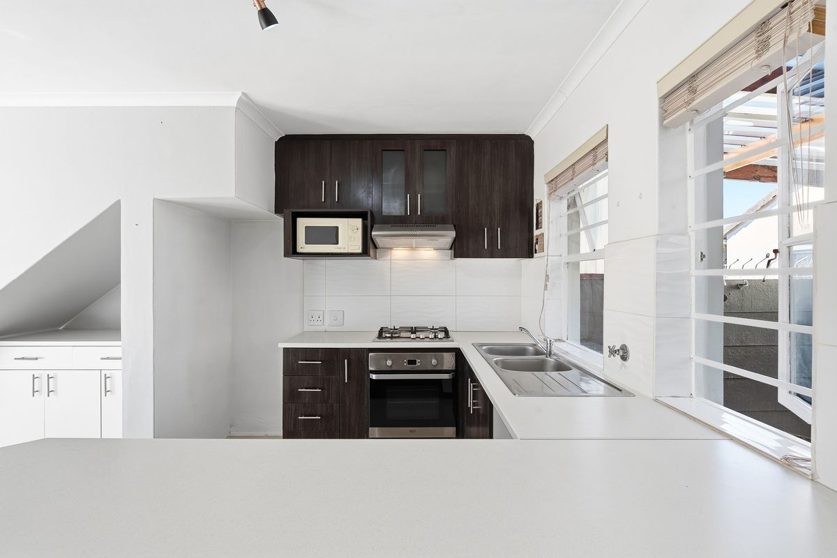 Duplex Townhouse Living - Photo 4