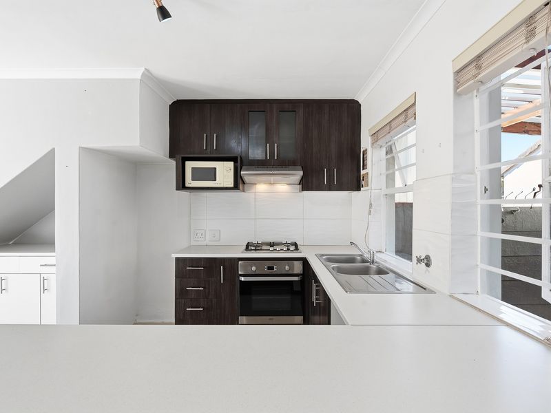 Duplex Townhouse Living - Photo 4