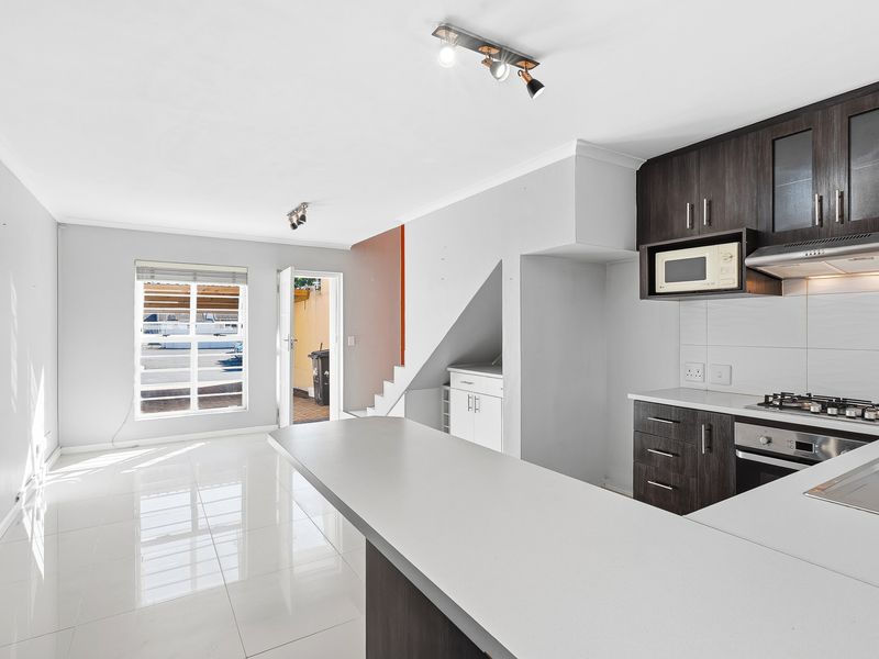 Duplex Townhouse Living - Photo 8