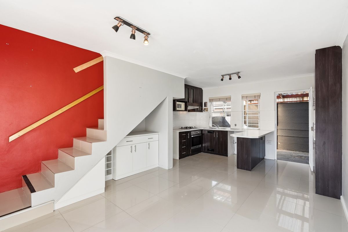 Duplex Townhouse Living - Photo 2