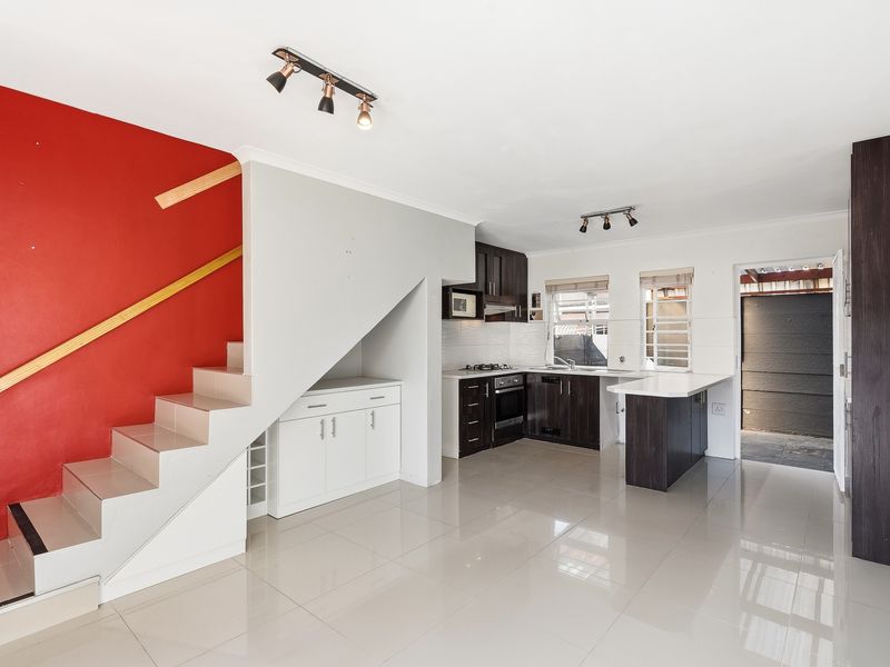 Duplex Townhouse Living - Photo 2