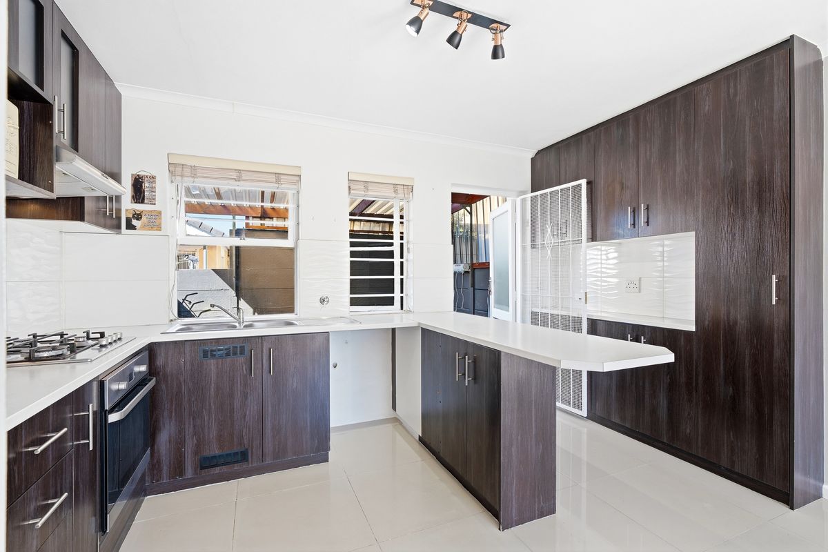 Duplex Townhouse Living - Photo 3