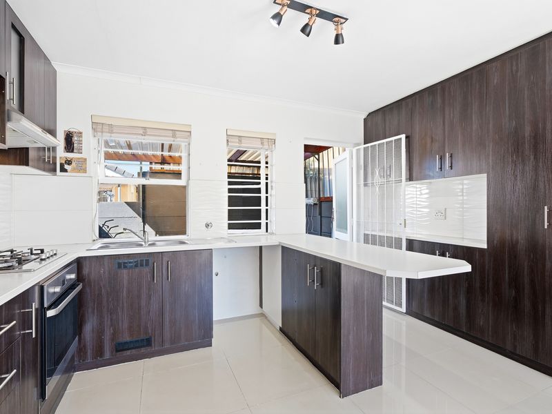 Duplex Townhouse Living - Photo 3