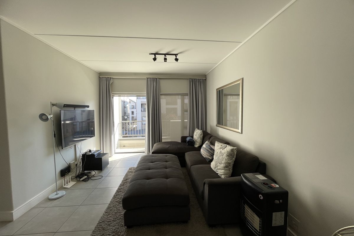 Elegant Living by the Crystal Lagoon - Photo 4