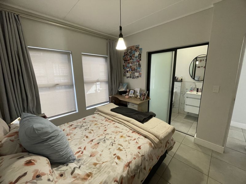 Elegant Living by the Crystal Lagoon - Photo 10