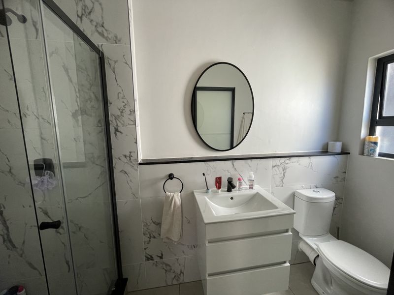 Elegant Living by the Crystal Lagoon - Photo 7