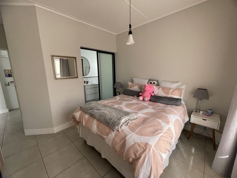 Elegant Living by the Crystal Lagoon - Photo 6