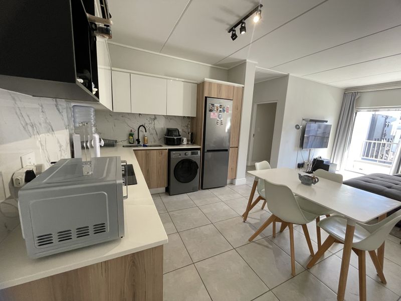 Elegant Living by the Crystal Lagoon - Photo 2