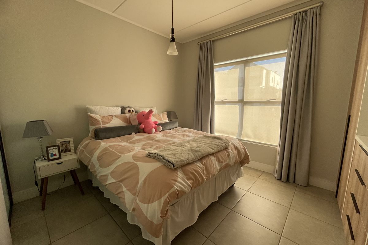 Elegant Living by the Crystal Lagoon - Photo 5