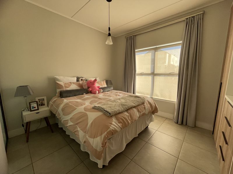 Elegant Living by the Crystal Lagoon - Photo 5