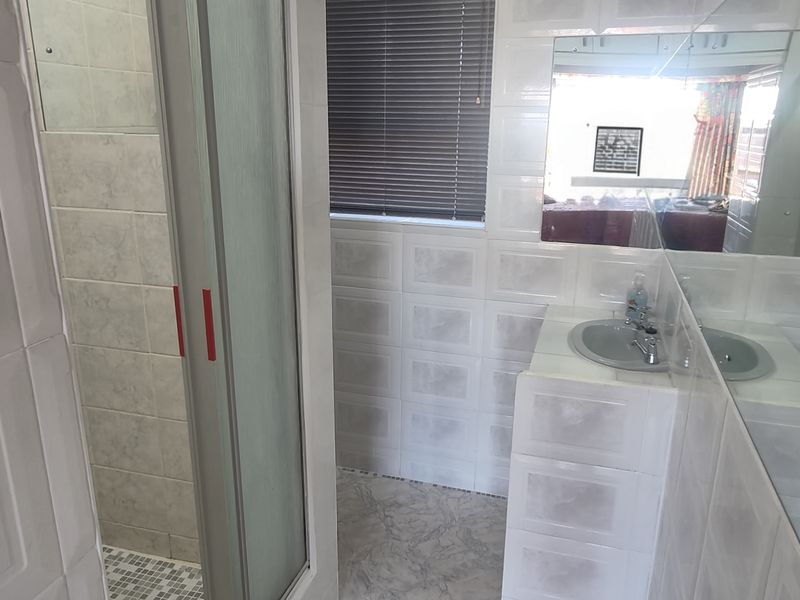Stunning 4 bedroom home in Newton Park, Gqeberha - Photo 10