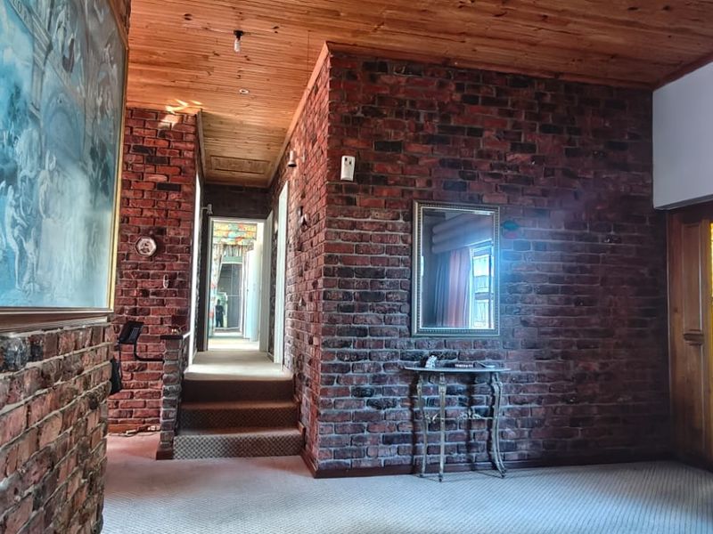 Stunning 4 bedroom home in Newton Park, Gqeberha - Photo 6
