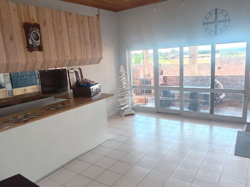 Stunning 4 bedroom home in Newton Park, Gqeberha - Photo 4