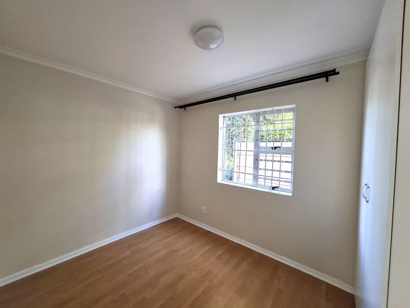 Sunny Two Bedroom Apartment With Garden - Photo 5