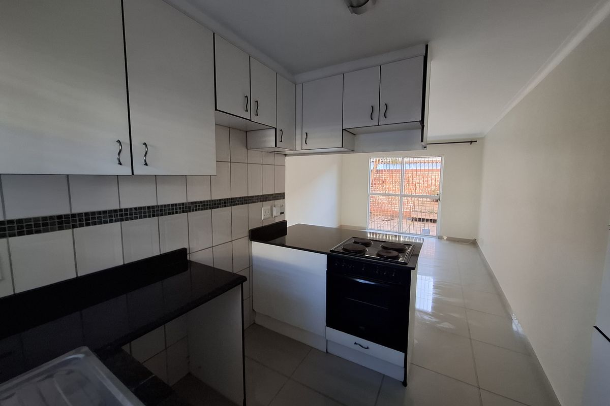 Sunny Two Bedroom Apartment With Garden - Photo 4