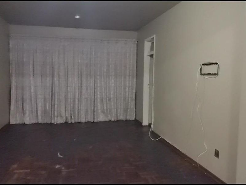 One and a Half Bedroom Flat Now Available In Sunnyside!!! - Photo 4