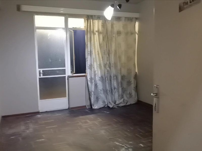 One and a Half Bedroom Flat Now Available In Sunnyside!!! - Photo 9