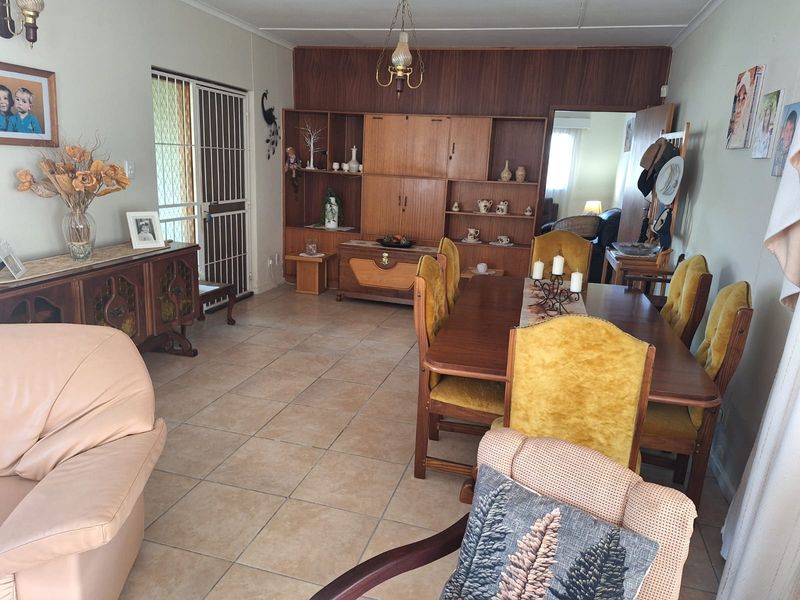 Beautiful Family Home with Modern Comforts & Exceptional Extras - Photo 8
