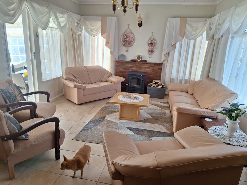 Beautiful Family Home with Modern Comforts & Exceptional Extras - Photo 5