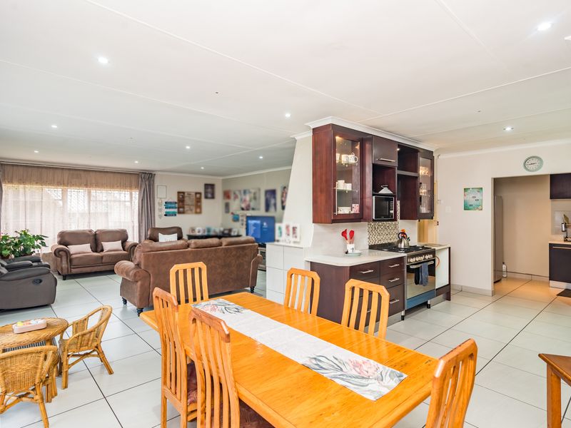 Spacious 4 Bedroom Family Home with Flatlet Potential - Photo 3