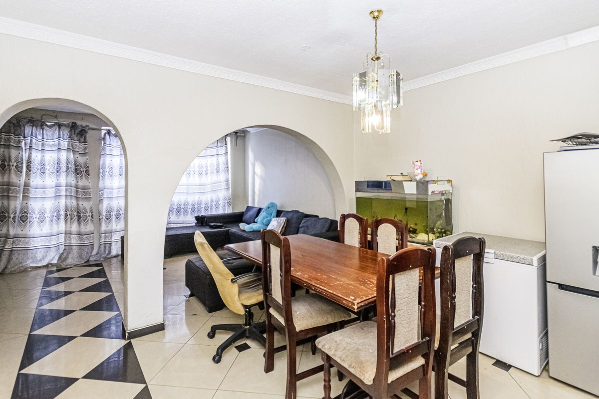 Modern 3-Bedroom Townhouse with Loft – Florida, Roodepoort - Photo 4