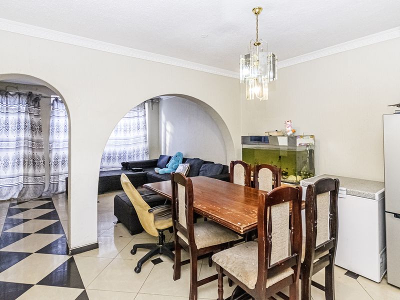 Modern 3-Bedroom Townhouse with Loft – Florida, Roodepoort - Photo 4