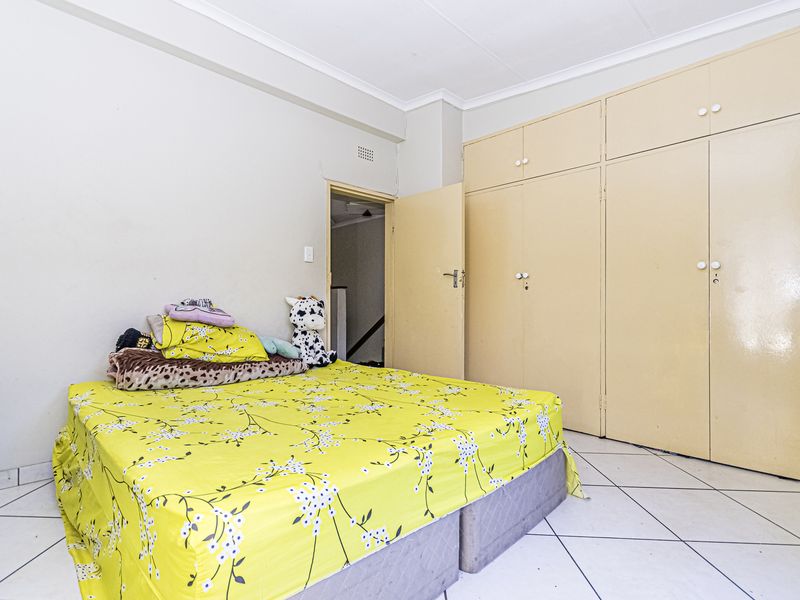 Modern 3-Bedroom Townhouse with Loft – Florida, Roodepoort - Photo 10