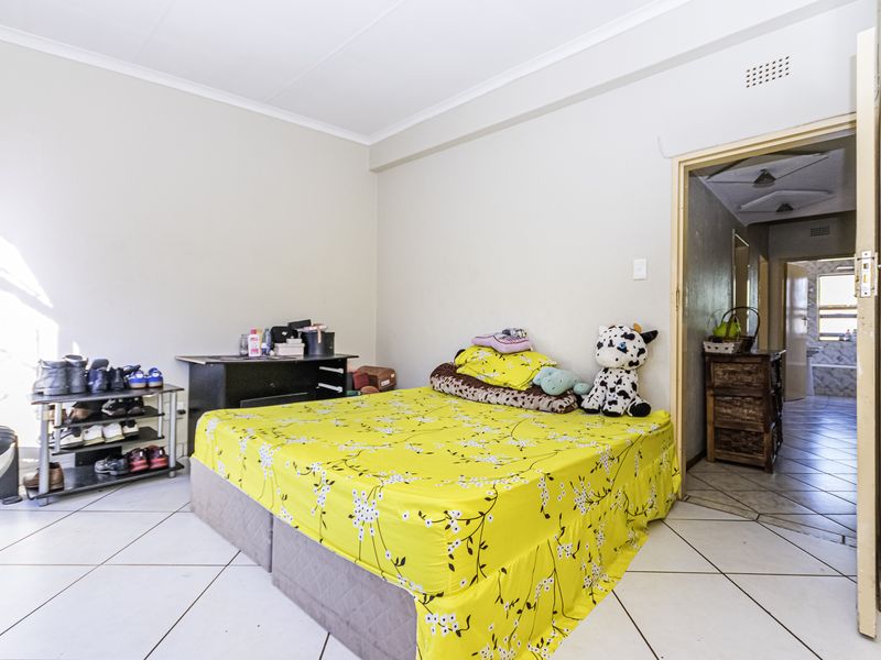 Modern 3-Bedroom Townhouse with Loft – Florida, Roodepoort - Photo 5