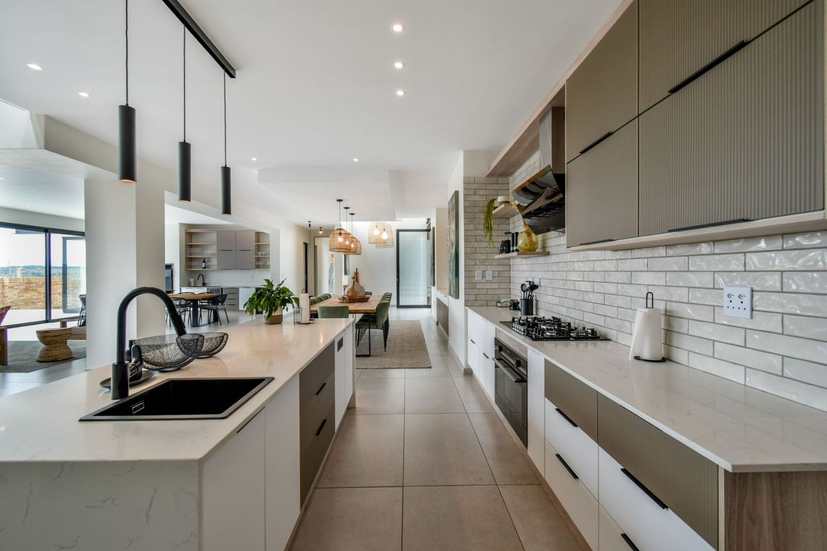 Stunning 5 Bedroom Family Haven for sale in Midstream Heights - Photo 5