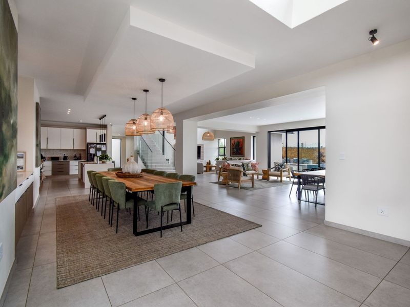 Stunning 5 Bedroom Family Haven for sale in Midstream Heights - Photo 4