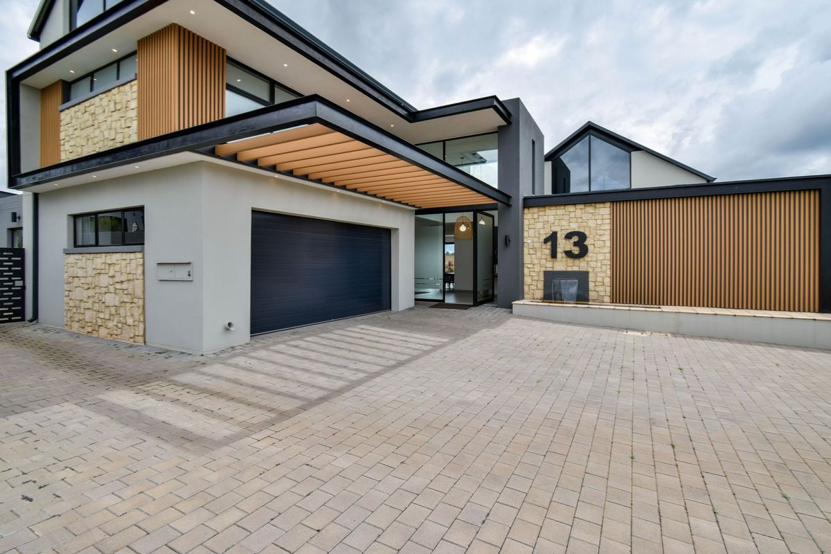 Stunning 5 Bedroom Family Haven for sale in Midstream Heights - Photo 2