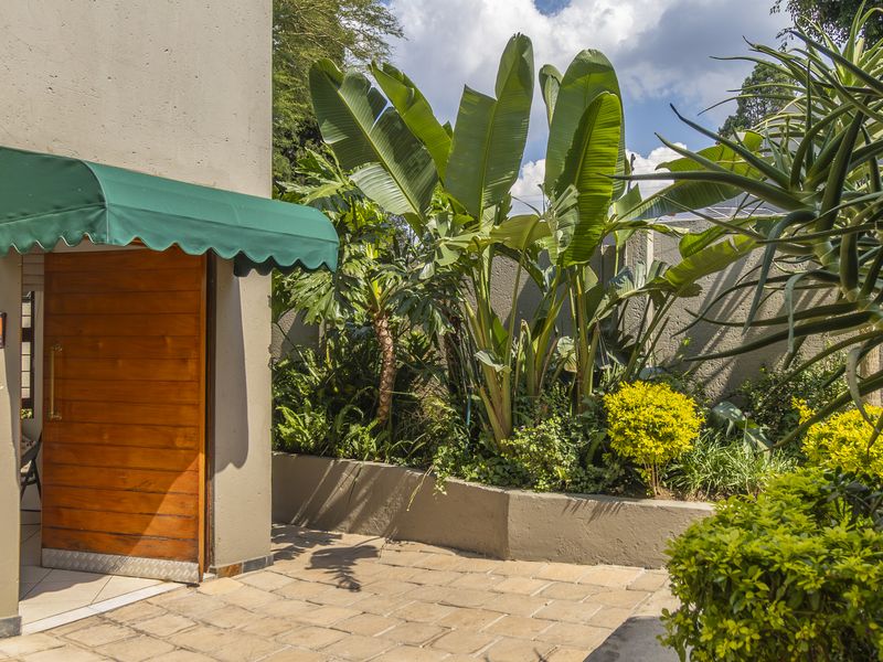 Family Home in Sought After Estate- with low levies! - Photo 10