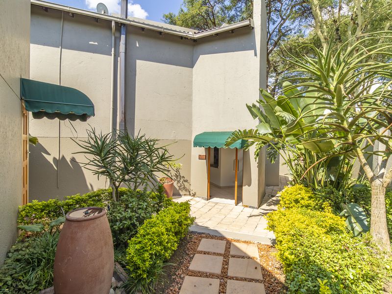 Family Home in Sought After Estate- with low levies! - Photo 9