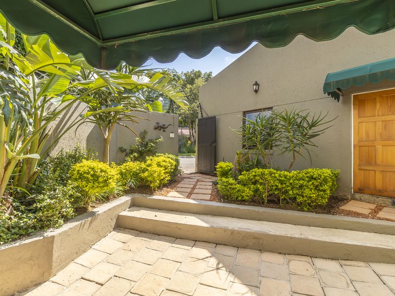 Family Home in Sought After Estate- with low levies! - Photo 8