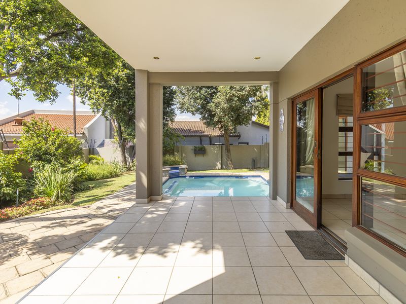 Family Home in Sought After Estate- with low levies! - Photo 6