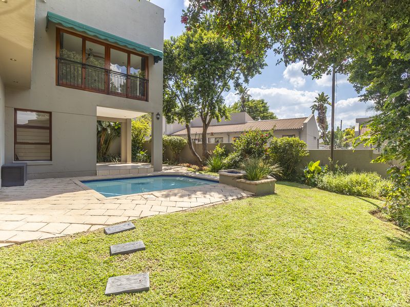 Family Home in Sought After Estate- with low levies! - Photo 7