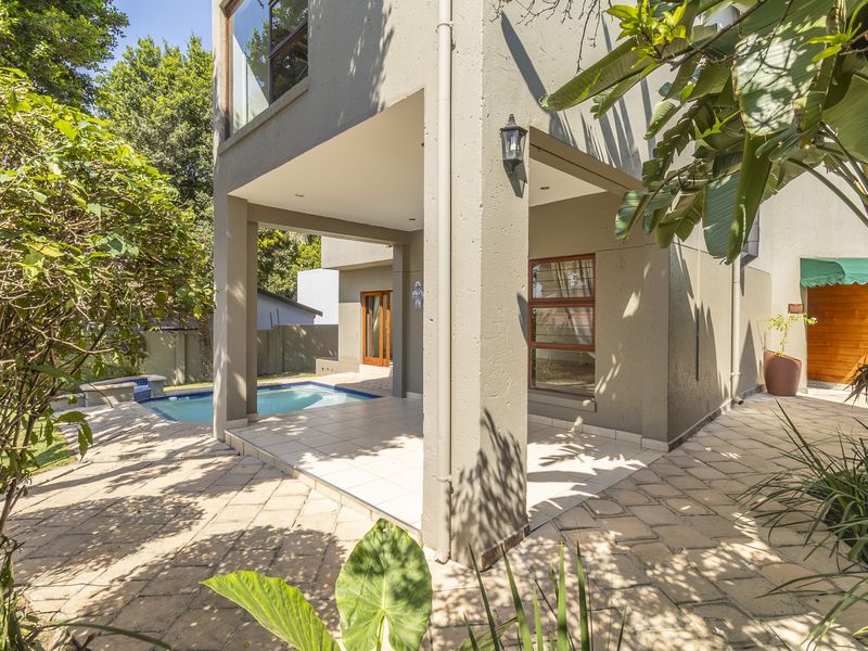 Family Home in Sought After Estate- with low levies! - Photo 5