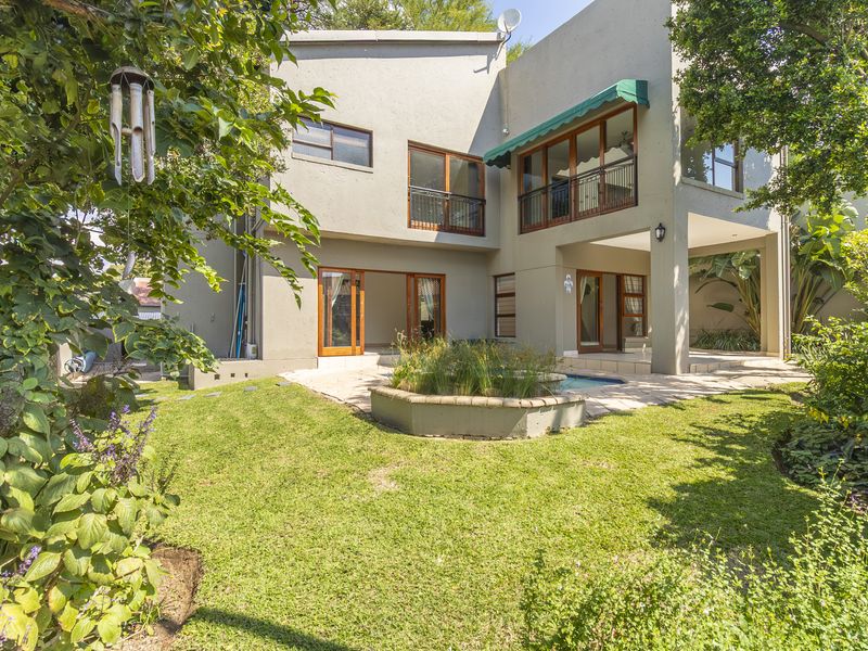 Family Home in Sought After Estate- with low levies! - Photo 2