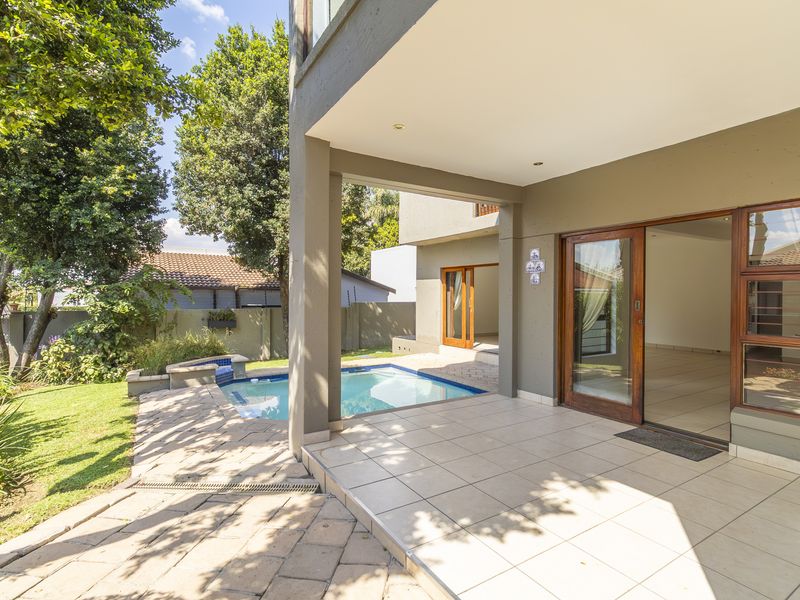 Family Home in Sought After Estate- with low levies! - Photo 4