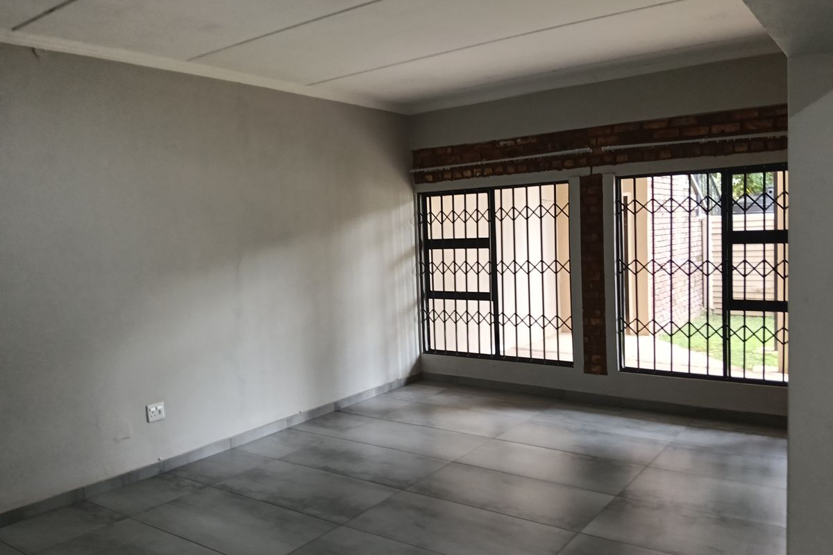 Three Modern, Spacious, Individual Family Homes on One Stand - Photo 4