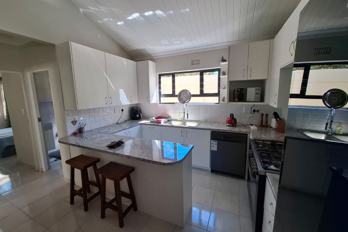 Charming Newly Renovated 2-Bedroom Home to Rent in Plumstead - Photo 4