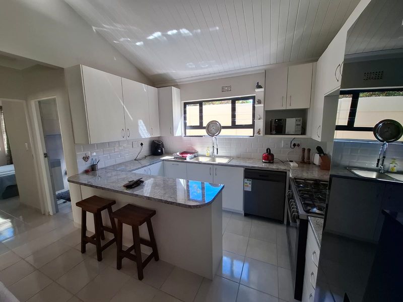 Charming Newly Renovated 2-Bedroom Home to Rent in Plumstead - Photo 4