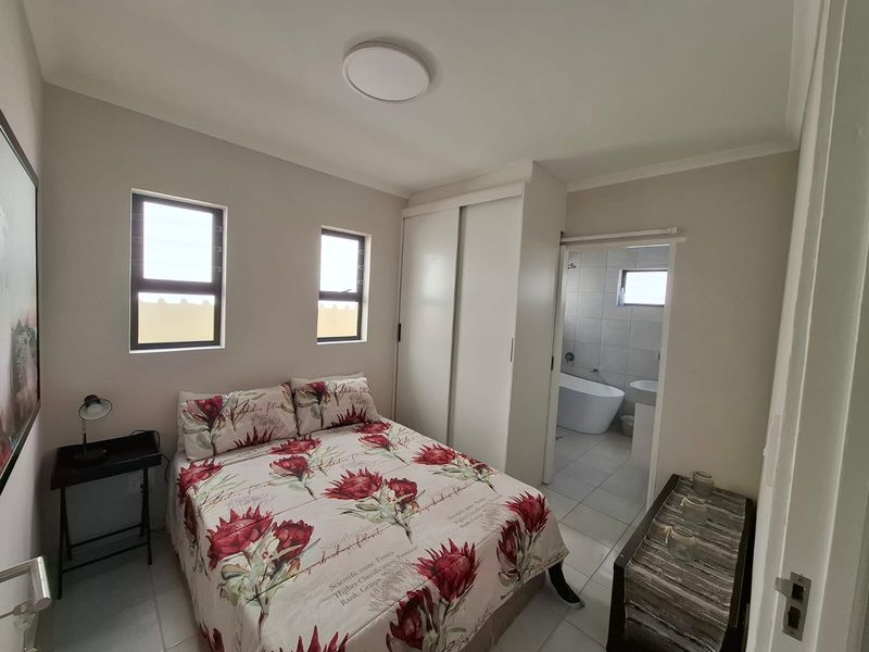 Charming Newly Renovated 2-Bedroom Home to Rent in Plumstead - Photo 10