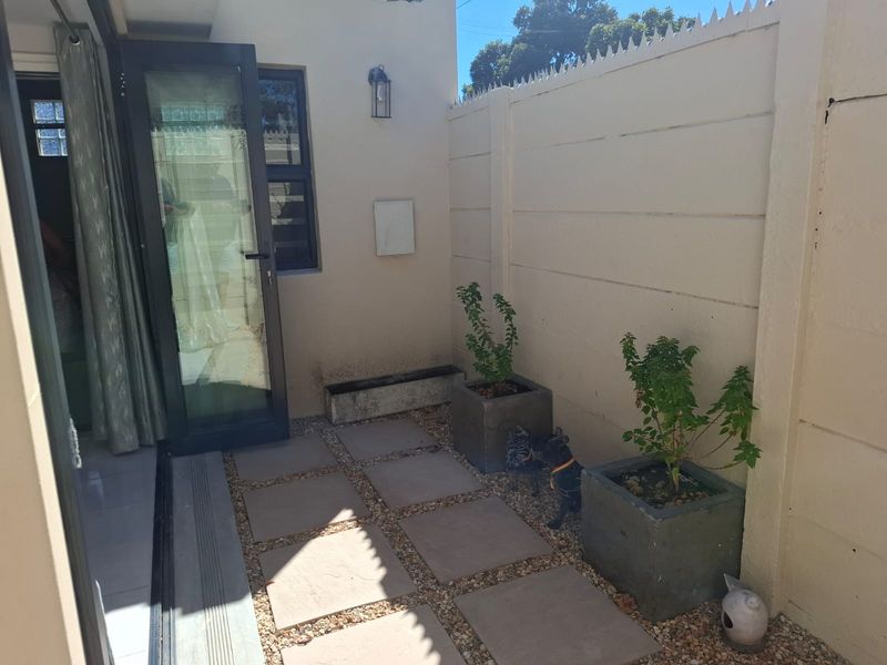 Charming Newly Renovated 2-Bedroom Home to Rent in Plumstead - Photo 9