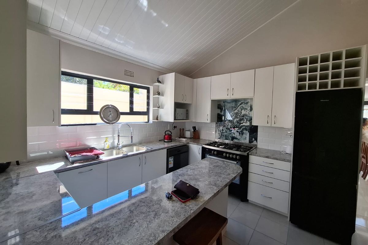 Charming Newly Renovated 2-Bedroom Home to Rent in Plumstead - Photo 2