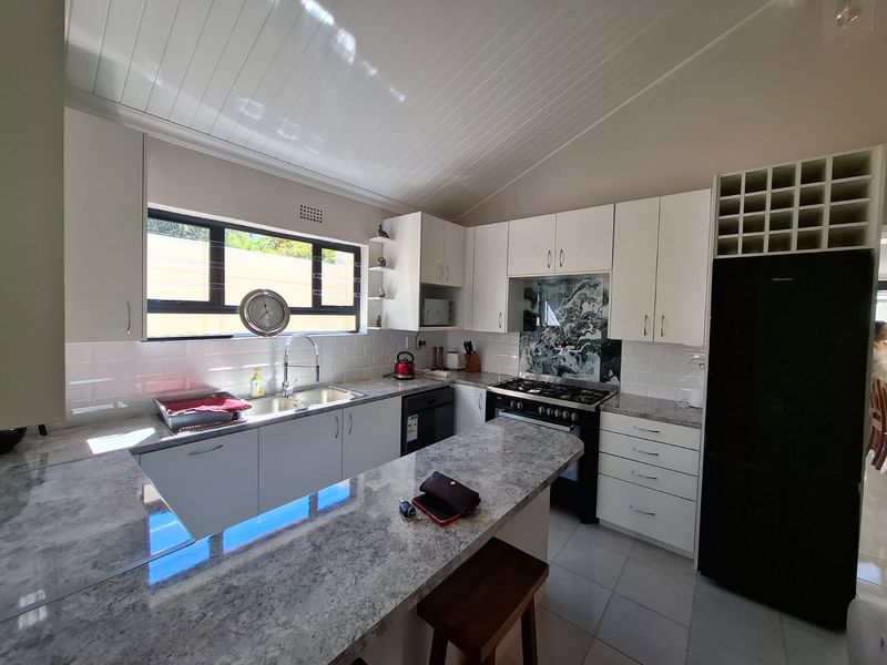 Charming Newly Renovated 2-Bedroom Home to Rent in Plumstead - Photo 2