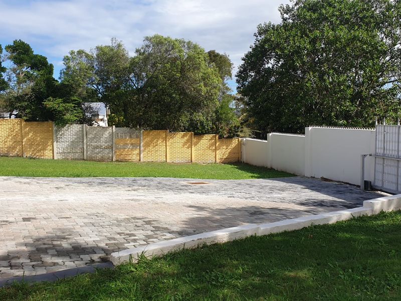 The Perfect Family Haven in Beacon Bay – Space, Pool & Entertainment - Photo 5