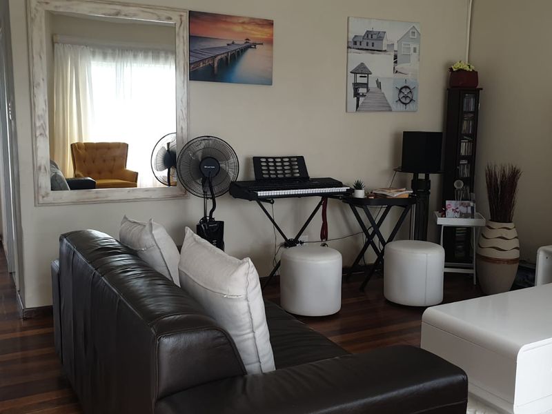 The Perfect Family Haven in Beacon Bay – Space, Pool & Entertainment - Photo 7